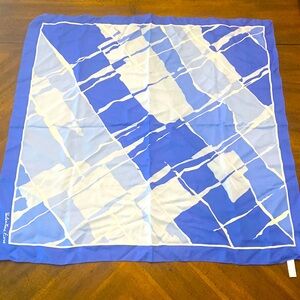 Valentina Fiore scarf blue and white 29.5 x 29.5